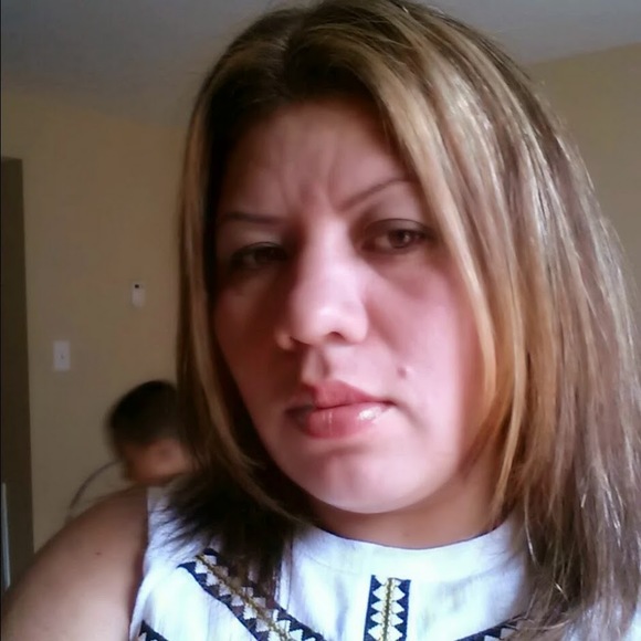 Meet your Posher, Dunia - Picture 1 of 1